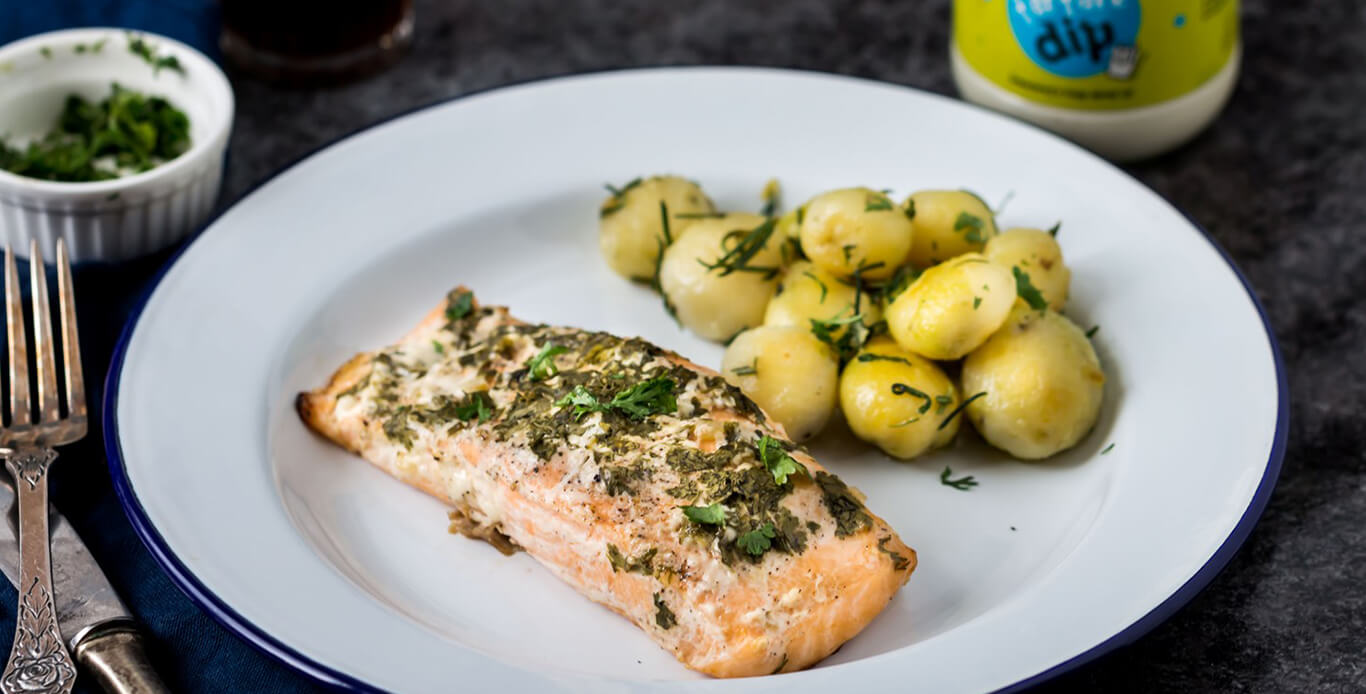 BAKED SALMON FLAVOURED WITH HERBS AND TARTARE DIP